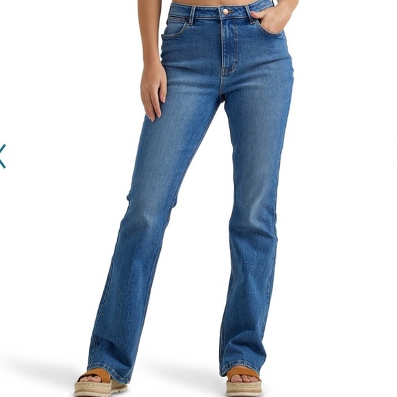 Wrangler High-Rise Bold Boot Blue Jeans Size 12/31 NWT - Picture 2 of 12